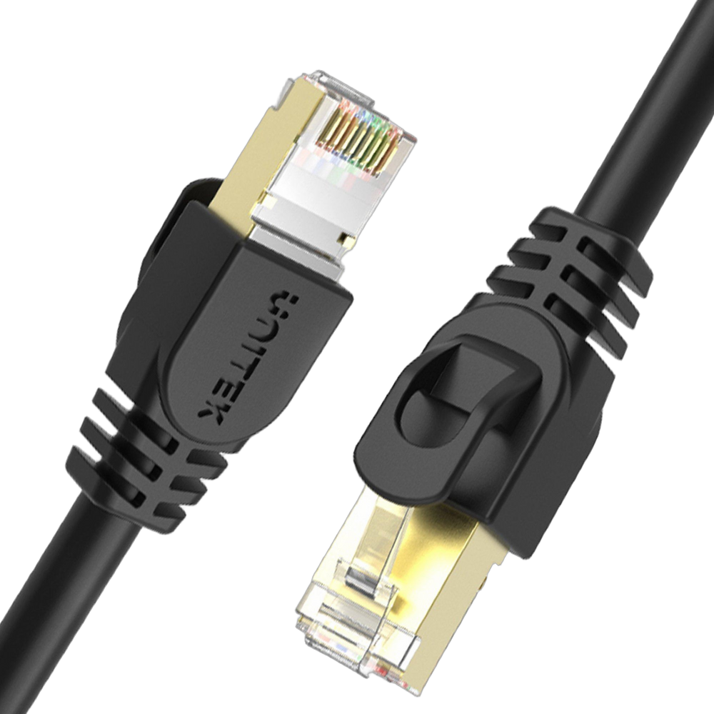 Czarny kabel sieciowy Unitek Cat.7 10 m z dwoma ekranowanymi wtykami RJ45 ze złoconymi stykami, czarne tło