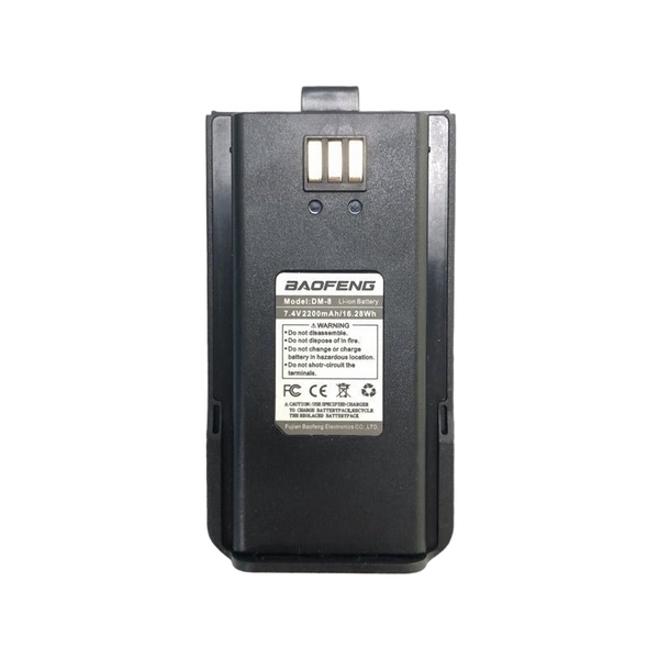 Baofeng DM-8 2200 mAh Akku für das Baofeng BF-H6 Funkgerät - ein schwarzer Lithium-Ionen-Akku mit dem BAOFENG-Etikett mit der Angabe Model DM-8, 7,4 V 2200 mAh/16,28 Wh, Warnhinweisen und goldenen Kontakten oben, auf weißem Hintergrund