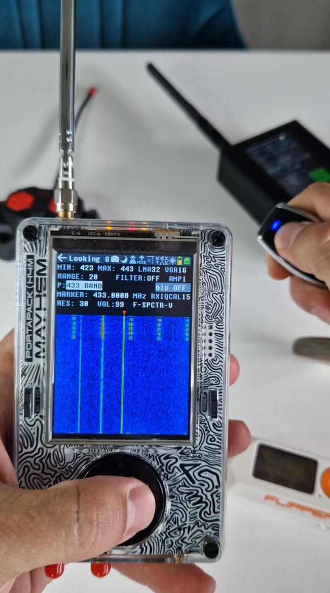 HackRF with PortaPack Mayhem in Looking Glass mode - 433 MHz band waterfall, remote and Flipper Zero nearby