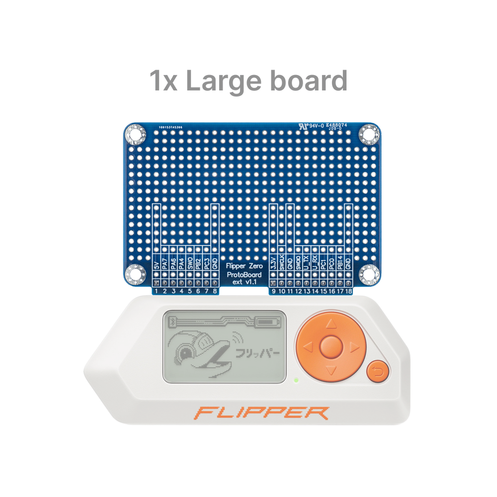 Große blaue Prototyping-Platine am GPIO eines weißen Flipper Zero, Beschriftung 1x Large board