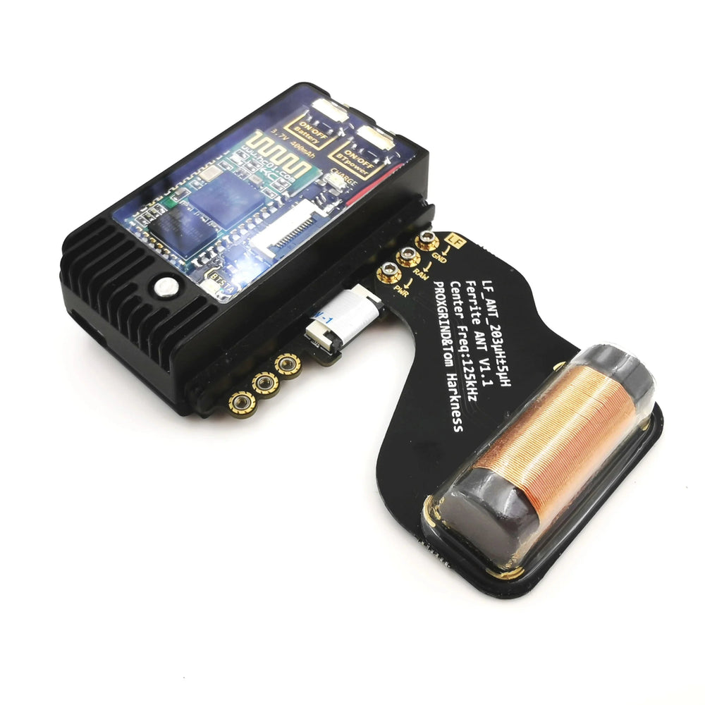 ProxLF 125 kHz Antenne über Flachbandkabel mit einem Bluetooth-Modul mit Akku verbunden