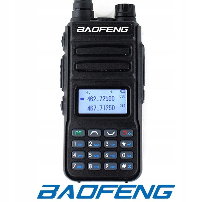 Czarny radiotelefon Baofeng P15UV z wyświetlaczem i klawiaturą, widok z przodu z logo BAOFENG