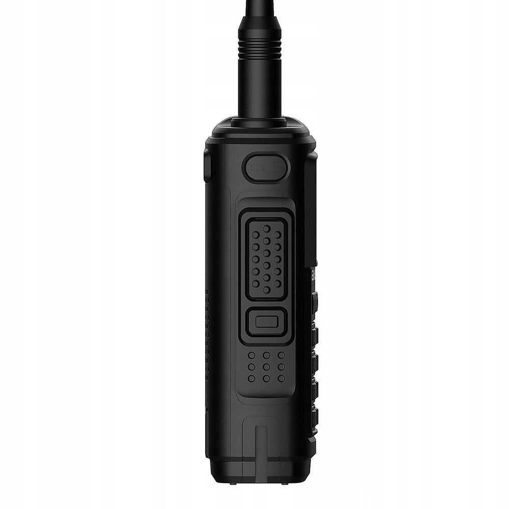 Радиостанция Baofeng UV-17E 5W в виде сбоку на белом фоне - чёрная портативная рация с большой кнопкой PTT, меньшей боковой кнопкой под ней, антенной сверху и видимым краем клавиатуры