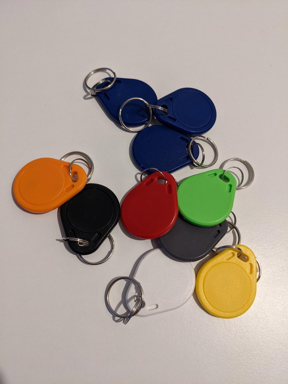 Bunte MIFARE Classic 13,56 MHz RFID-Schlüsselanhänger (blau, orange, schwarz, rot, grün, grau, weiß, gelb) mit Schlüsselringen