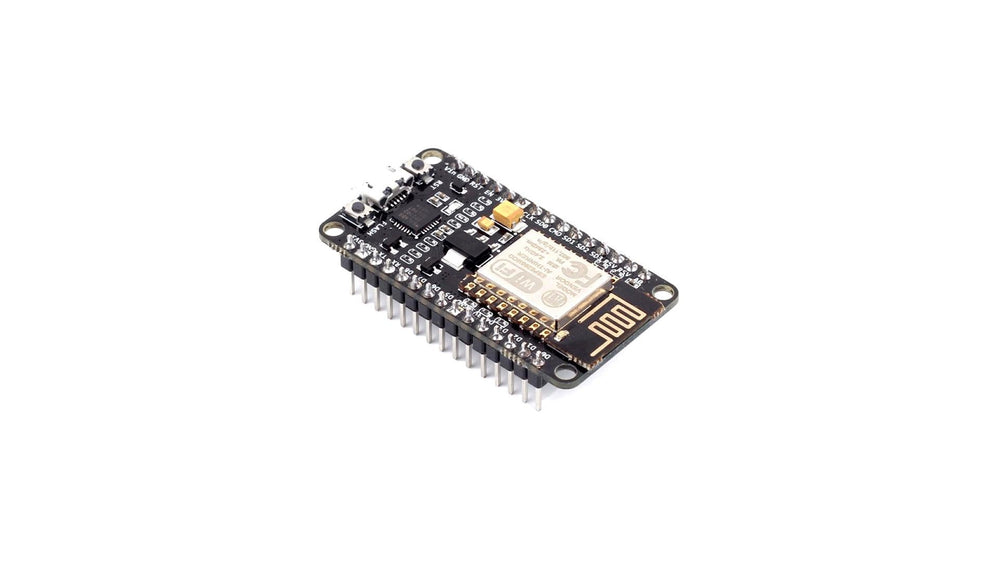 NodeMCU Entwicklungsboard mit ESP8266 WLAN-Modul, vergoldeten Pins, Micro-USB-Buchse und Tasten, Schrägansicht
