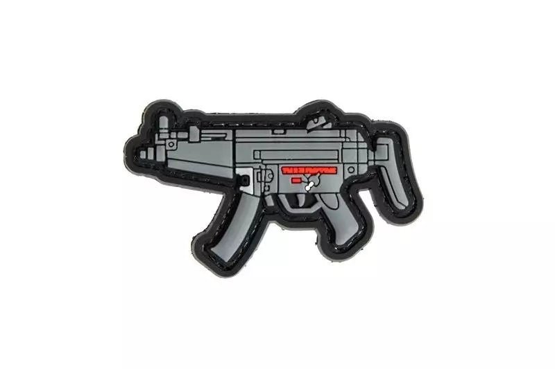 Naszywka PVC 3D w kształcie pistoletu maszynowego MP5, w szarych i czarnych odcieniach z czerwonym akcentem