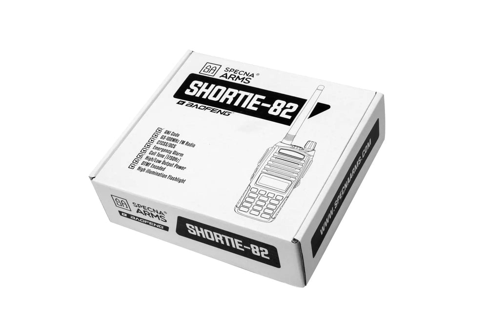 Krabice radiostanice Specna Arms Shortie-82 by Baofeng s kresbou zařízení a seznamem funkcí