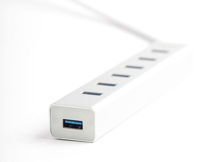 Close-up of the front USB-A 3.0 port of the silver Unitek Y-3090 hub, remaining ports in the background