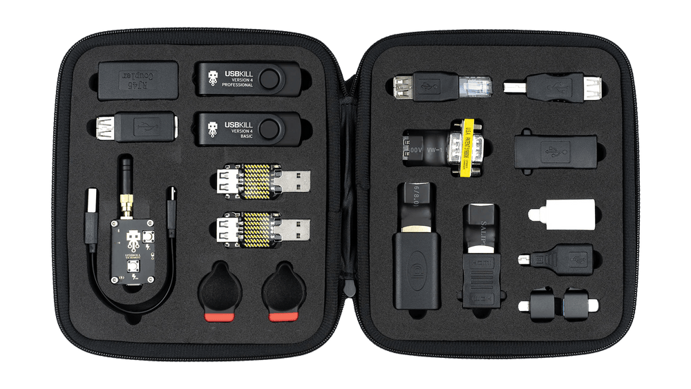 Otevřené černé pouzdro USBKill V4 Kit s pěnou držící kompletní sadu prvků - USB klíče USBKill Version 4 Professional a Basic, modul USBKill V4 Remote s anténou, dva testery se žlutými opletenými kabely a sada adaptérů RJ45, USB, DisplayPort, HDMI, Lightning a micro-USB
