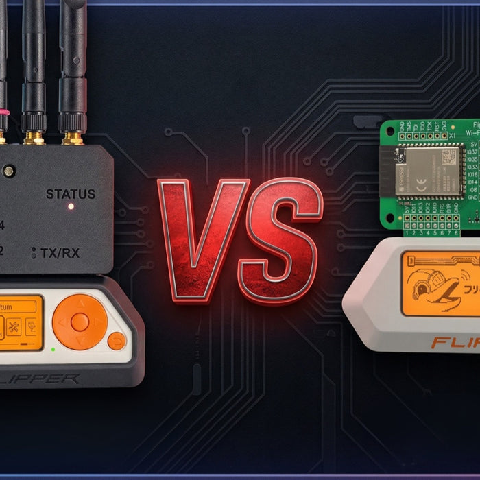 Porównanie VS - po lewej Flipper Zero z czarnym modułem FEBERIS PRO z czterema antenami, po prawej Flipper Zero z zieloną płytką Flipper Zero Wi-Fi Module v1, pośrodku czerwony napis VS na tle płytki drukowanej.