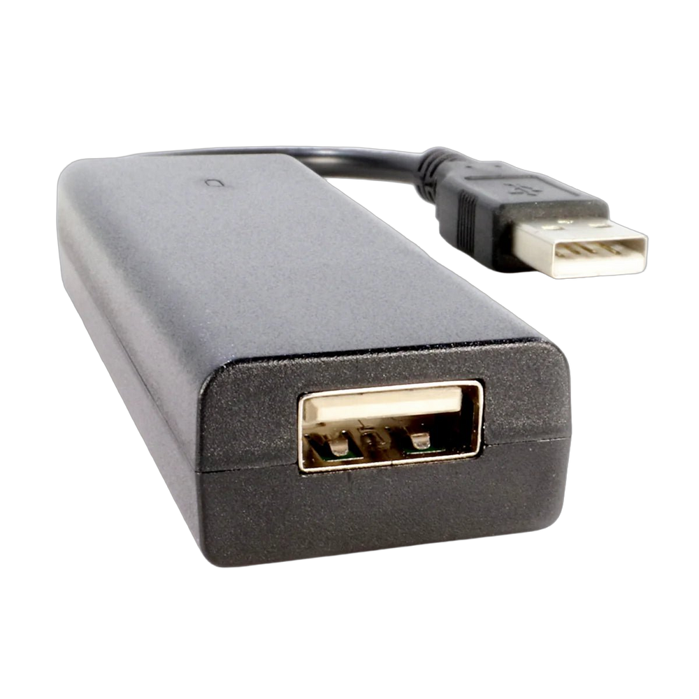 Крупный план устройства KEY CROC Hak5 - чёрный корпус с портом USB-A (видны внутренние контакты) спереди и кабелем с разъёмом USB-A сзади, на белом фоне