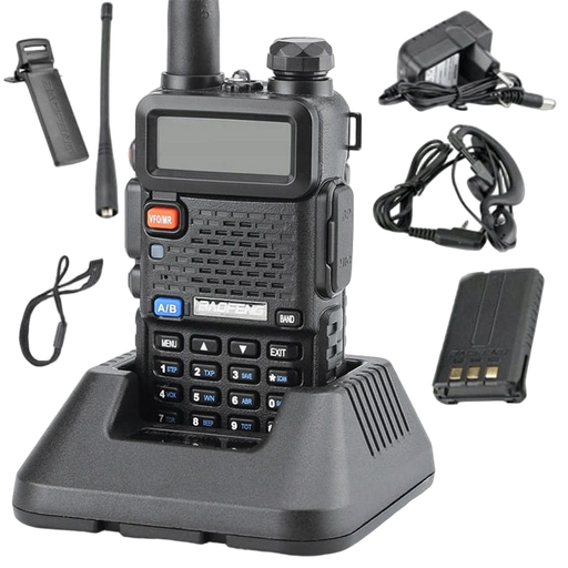 Czarny radiotelefon Baofeng UV-5R w ładowarce z akcesoriami - zasilaczem, słuchawką, anteną i akumulatorem