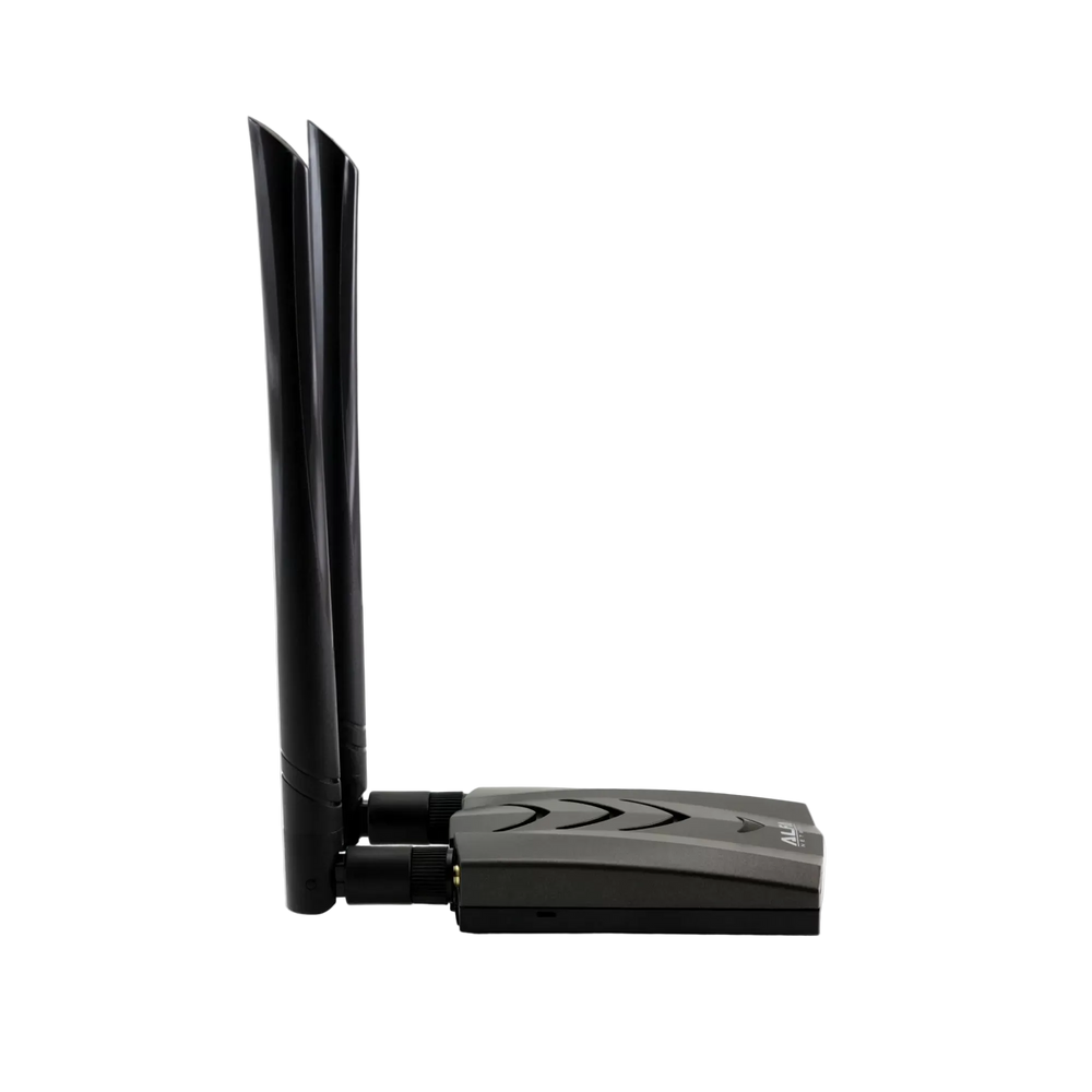 USB-C Wi-Fi адаптер Alfa AWUS036ACH-C AC1200 в профиль с двумя антеннами, поднятыми вверх, логотип ALFA