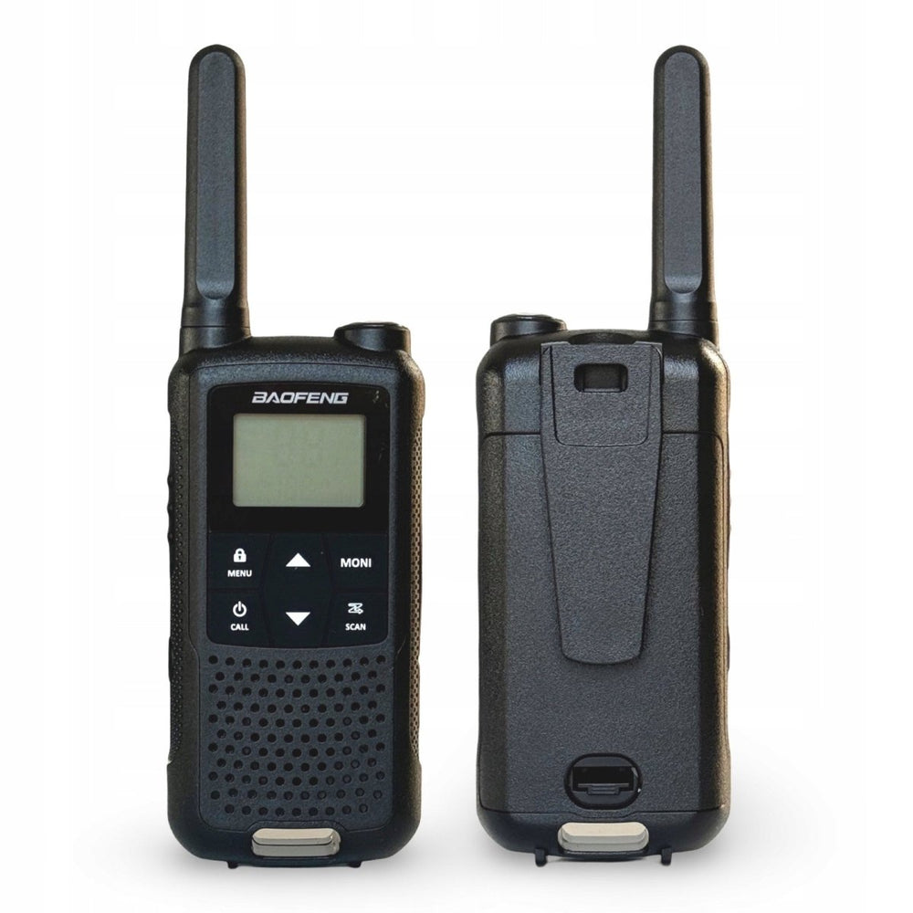Zwei schwarze Baofeng T22 Funkgeräte von vorne und von hinten mit Gürtelclip gezeigt