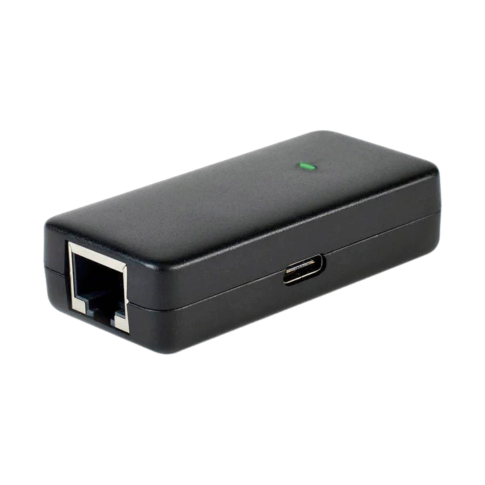 Hak5 Plunder Bug - eine kleine schwarze Box mit einem RJ45-Port an einem Ende, einem USB-C-Port an der Seite und einer grünen Status-LED oben, auf weißem Hintergrund