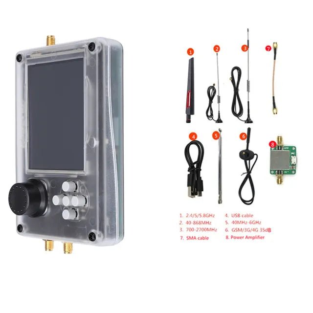 Zařízení HackRF One s PortaPack H2 v průhledném pouzdře a sada příslušenství - pět antén různých pásem, kabel USB, kabel SMA a zesilovač výkonu