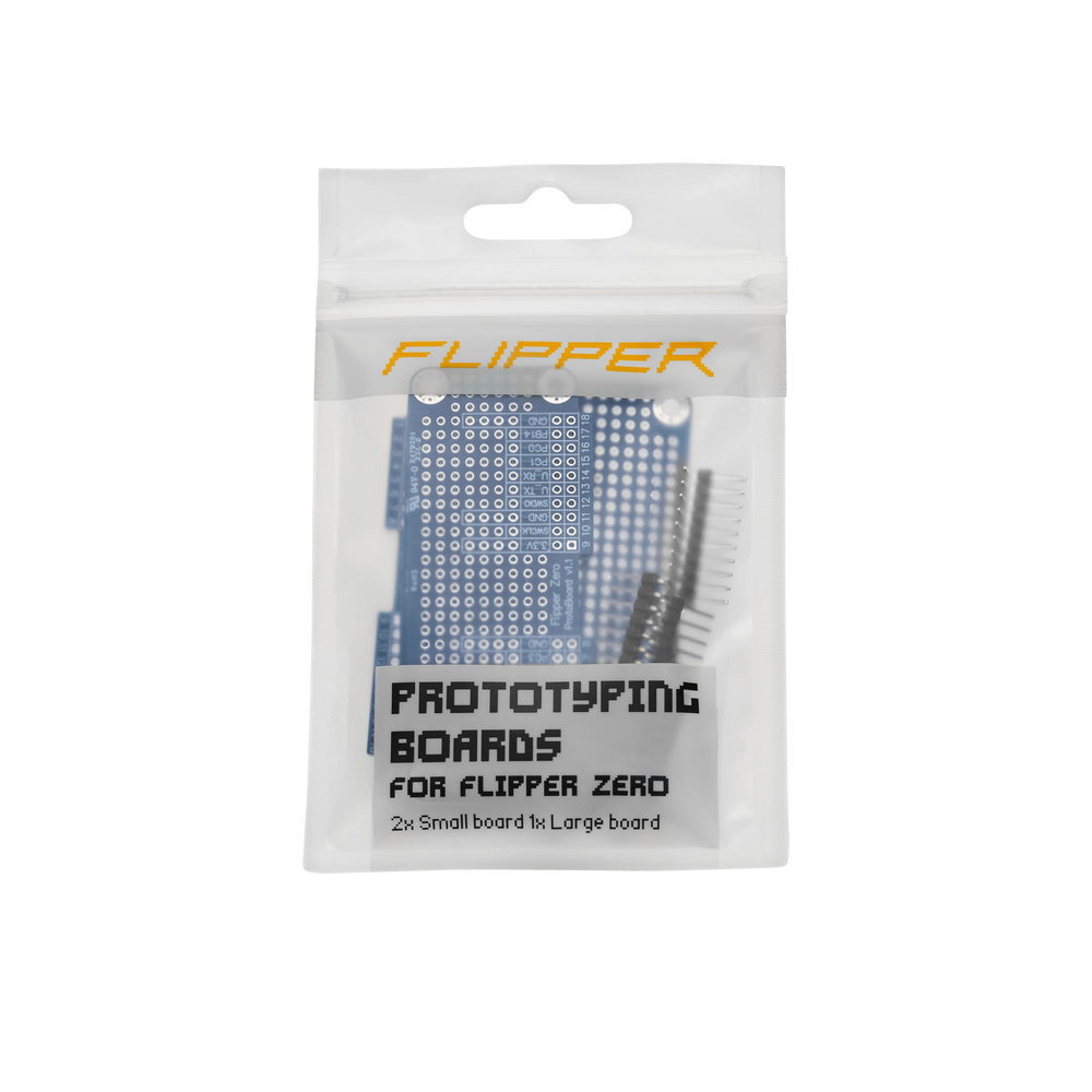 Blaue Prototyping-Platinen und Stiftleisten im Flipper-Beutel mit der Aufschrift Prototyping Boards for Flipper Zero