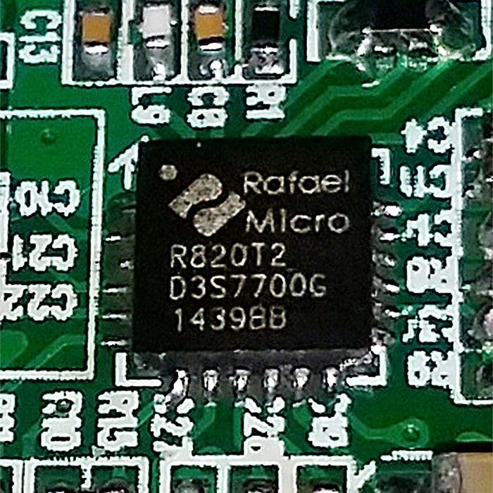 Tuner R820T2 (R860) na PCB odbiornika RTL-SDR V3