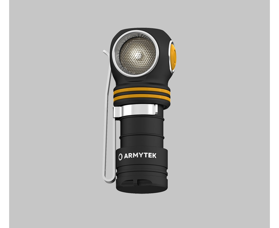 Czarno-żółta kątowa latarka Armytek Elf C2 ustawiona pionowo, z soczewką, żółtym przyciskiem i klipsem