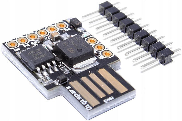 Czarna mała płytka rozwojowa Digispark Kickstarter z mikrokontrolerem ATtiny85, wtykiem USB-A i listwą goldpin do lutowania