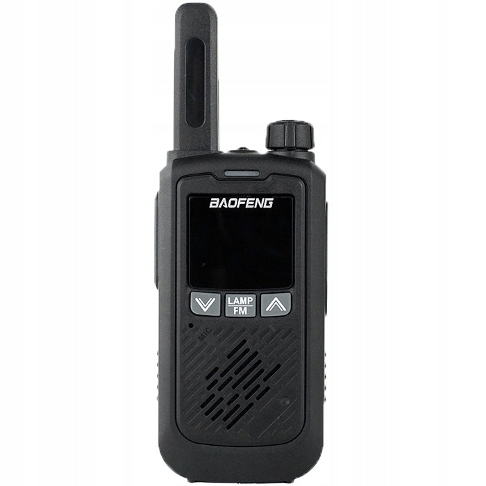 Czarna kompaktowa krótkofalówka Baofeng T17 z wyświetlaczem, przyciskami LAMP/FM, anteną i logo BAOFENG, widok z przodu