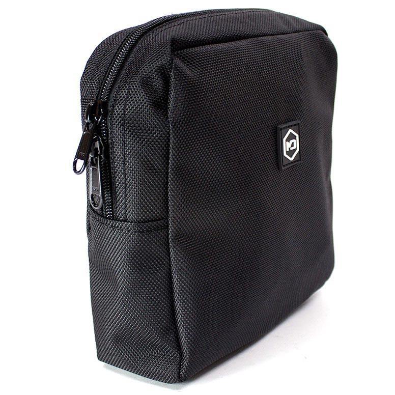 Schwarze Mission Darkness Molle Faraday-Tasche im Winkel - Reißverschluss und Mission Darkness Logo sichtbar
