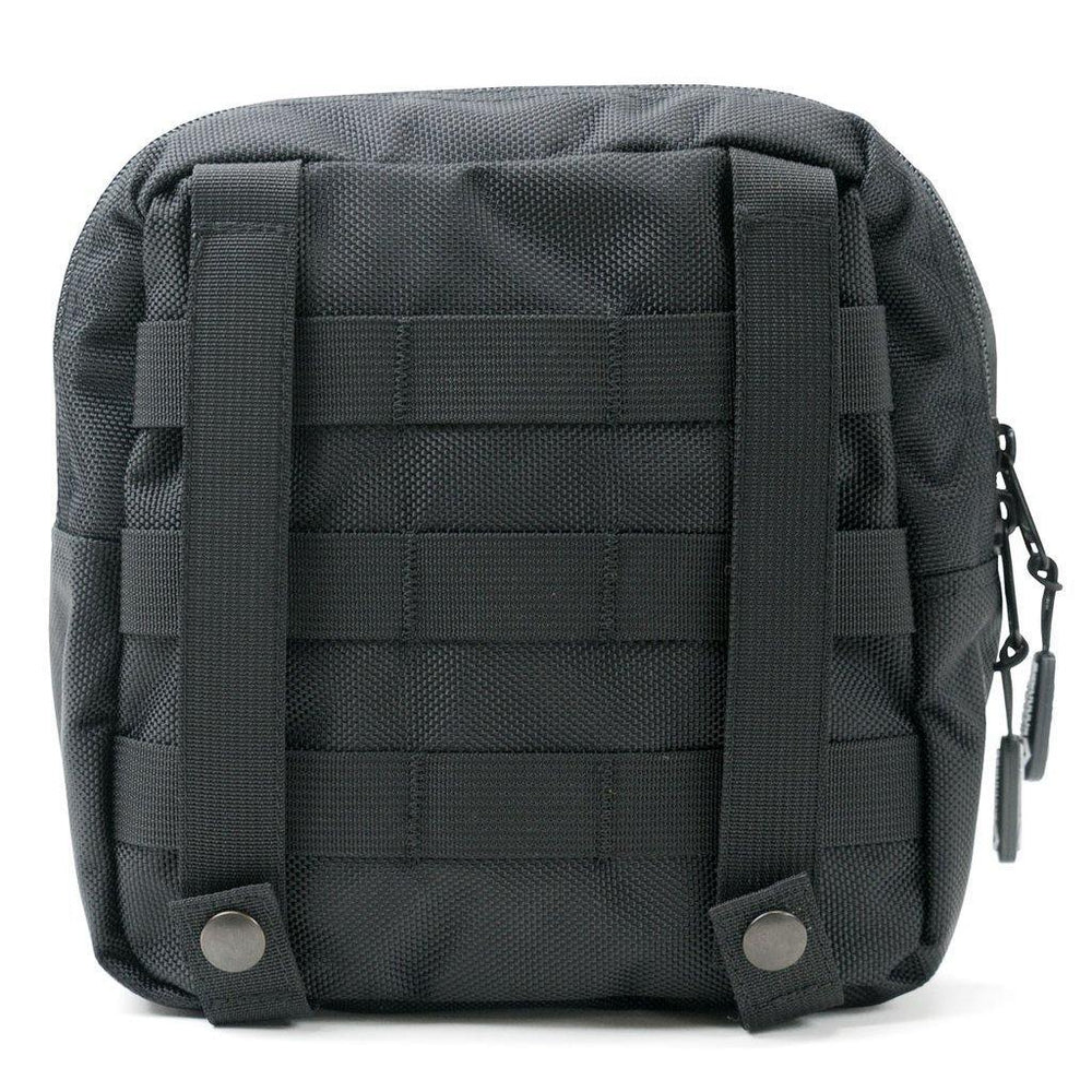 Rückseite der schwarzen Mission Darkness Molle Faraday-Tasche mit MOLLE-Befestigungssystem - Gurtbänder und Druckknöpfe