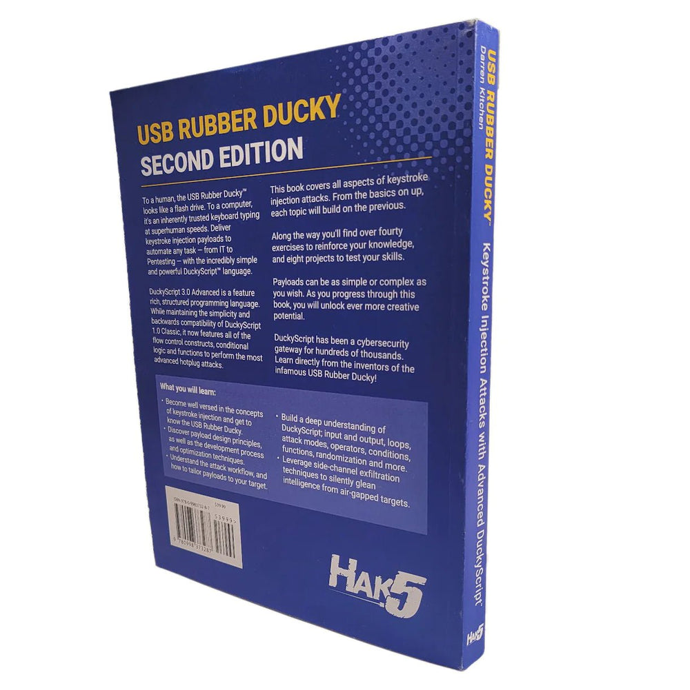 Rückseite des USB Rubber Ducky Second Edition Handbuchs - ein blaues Cover mit einer Beschreibung von Keystroke-Injection-Angriffen und der DuckyScript-Sprache, einem What-you-will-learn-Abschnitt mit Aufzählungspunkten, dem Hak5-Logo und einem Barcode, der Buchrücken zeigt den Namen Darren Kitchen