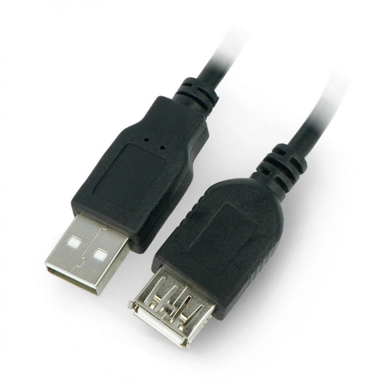 Detail konektorů černého prodlužovacího kabelu USB - samčí zástrčka USB-A a samičí zásuvka USB-A