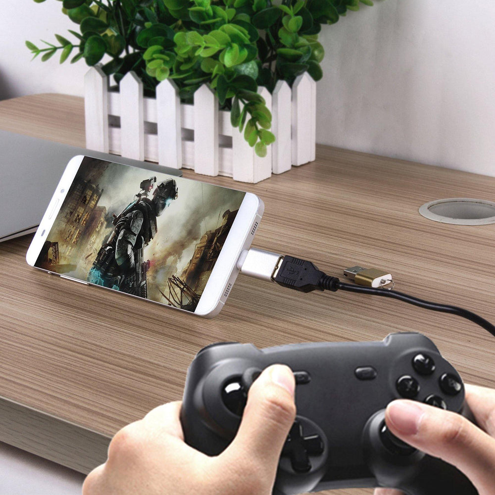 Unitek Y-A025CGY OTG USB-C adapter in a smartphone with a connected game controller, a person playing at a desk