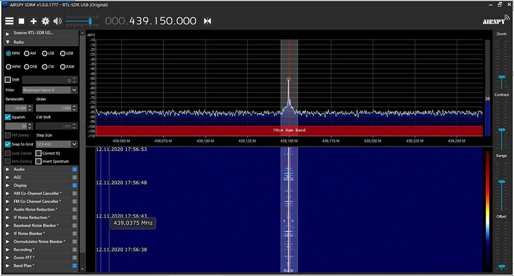 Screenshot of the SDR# software with a Nooelec NESDR SMArt v4 RTL-SDR receiver - signal spectrum and waterfall on the 70 cm band (439 MHz)